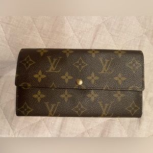 Luis Vuitton Wallet Monogram Style
